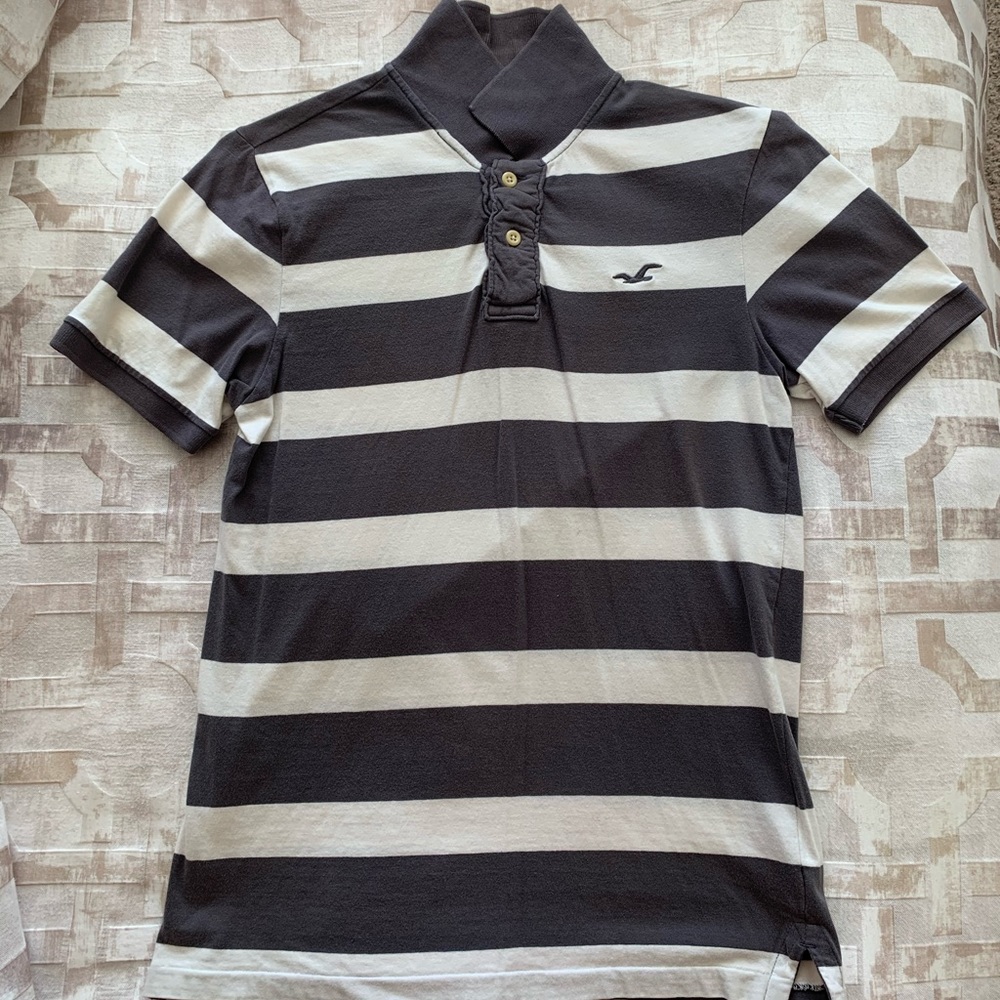 Hollister - Men’s stripped polo (Size Small)